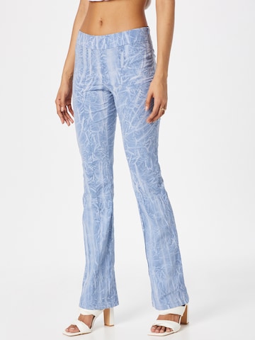 WEEKDAY Regular Trousers in Blue: front