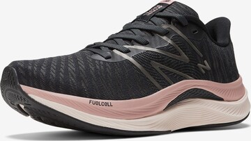 Scarpa da corsa 'FuelCell Propel v4' di new balance in nero: frontale