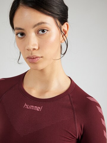 T-shirt fonctionnel 'First Seamless' Hummel en rouge