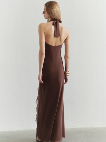 Trendyol Suknia wieczorowa w kolorze brązowy