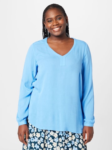KAFFE CURVE חולצות נשים 'Ami' בכחול: מלפנים