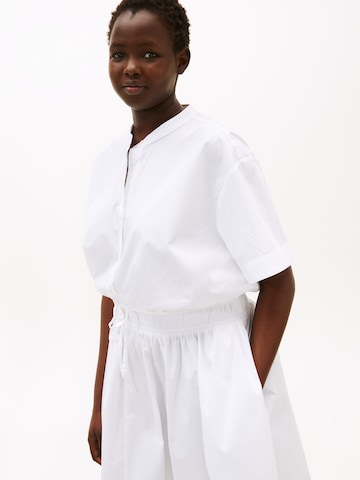 Robe Tommy Hilfiger Curve en blanc