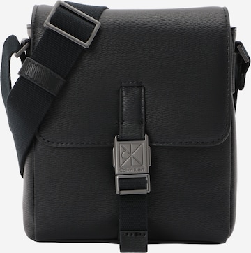 Calvin Klein Válltáska 'REPORTER' - fekete: elől