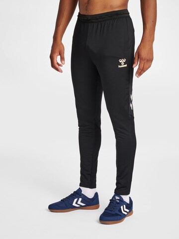 Coupe slim Pantalon de sport Hummel en noir : devant