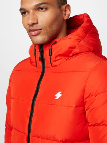 Veste d’hiver Superdry en rouge