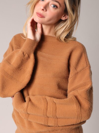 Deeluxe Pull-over 'BALAZI' en camel, Vue avec produit