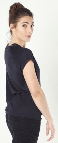 Kismet Yogastyle T-Shirt 'Jiva Tee' in Grau