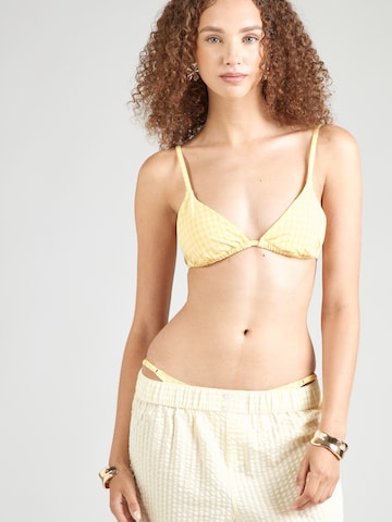 & Other Stories Triangel Bikinitop in Gelb: Vorderseite