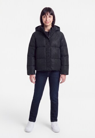 Geacă de iarnă de la GUESS pe negru: față