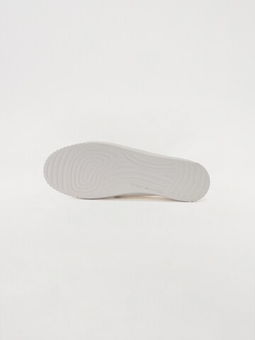 TOMMY HILFIGER Slip-Ons in White
