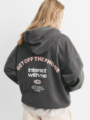 Felpa 'PACIFIC PHONE' di Pull&Bear in grigio: frontale