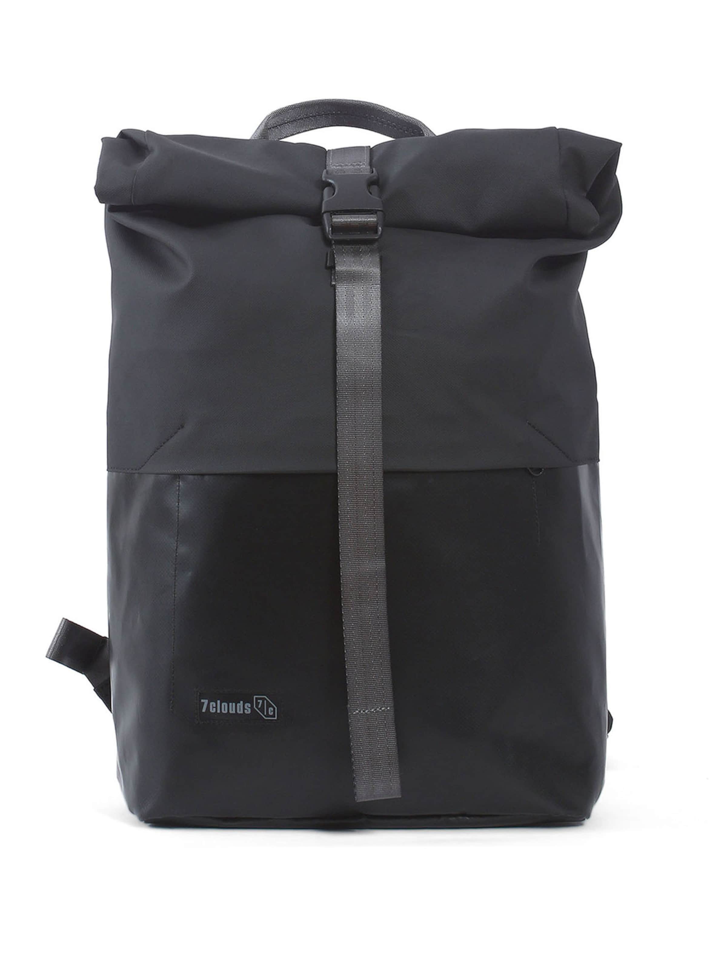 7clouds Rucksack 'Kira 7.1' in Schwarz: Vorderseite