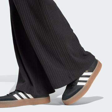 ADIDAS ORIGINALS Wide leg Trousers 'Essentials' in Black
