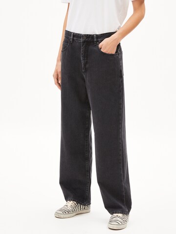 ARMEDANGELS Loosefit Jeans 'HAAYI' in Zwart: voorkant