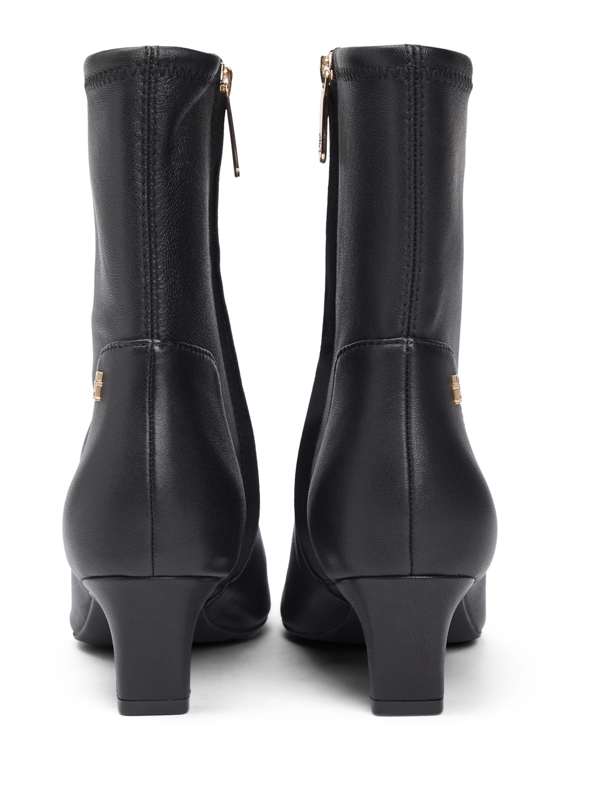 Botine de la TOMMY HILFIGER pe negru