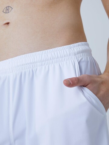 Regular Pantalon de sport 'Shorts' SPORTKIND en blanc