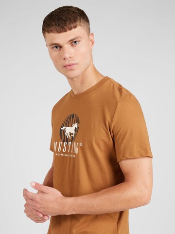 MUSTANG T-shirt 'Alex' i brun