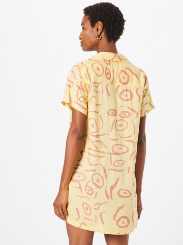 Obey - Vestidos camiseiros 'YURI' em amarelo