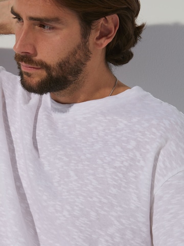 T-Shirt 'Diego' ABOUT YOU x Alvaro Soler en blanc