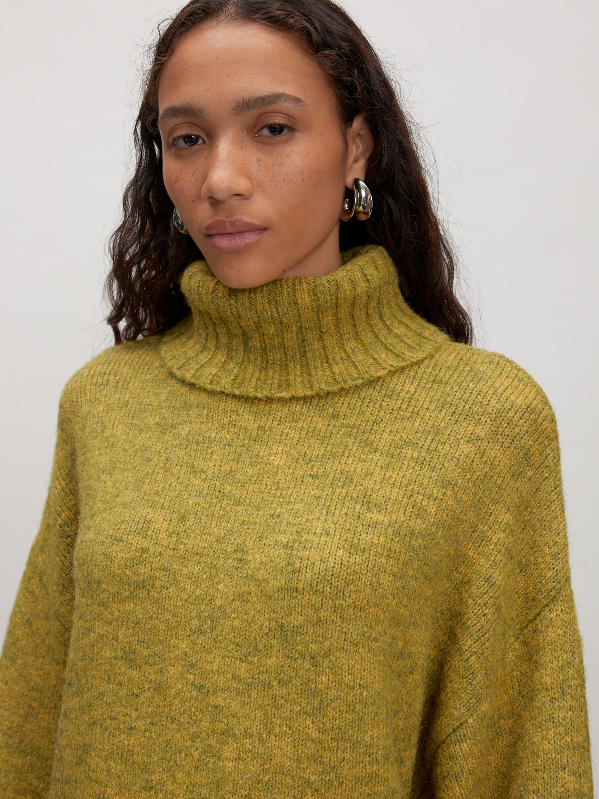 EDITED Produkte Pullover 'Lahela' oliv