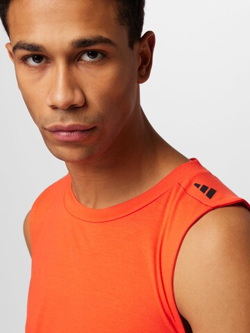 ADIDAS PERFORMANCE - Camiseta funcional 'Designed For Training Workout' en rojo