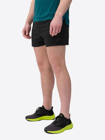 4F - regular Pantalón deportivo en negro