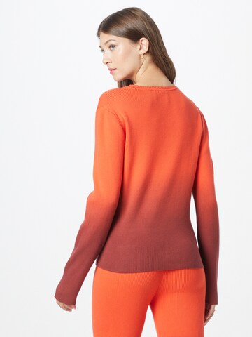 Hosbjerg Пуловер в оранжево