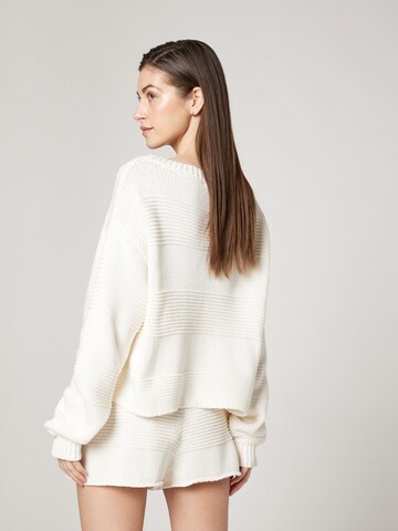 Pull-over 'Irina' LENI KLUM x ABOUT YOU en blanc