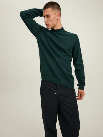 JACK & JONES Sweater in Green: front