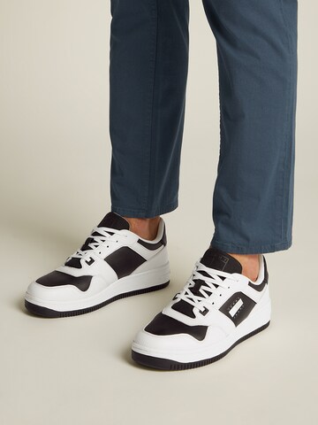 Baskets basses 'RETRO BASKET CUPSOLE TUMBLE' Tommy Jeans en blanc