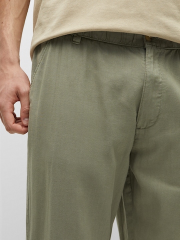 Pull&Bear Regular Chino trousers in Green