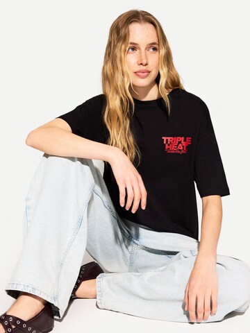 Tricou supradimensional de la Bershka pe negru