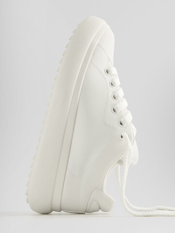 Bershka Sneakers in White