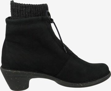 EL NATURALISTA Lace-Up Ankle Boots in Black