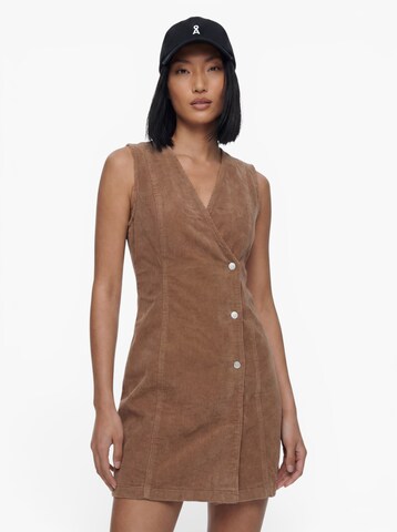 Robe 'ONLGLOBAL' ONLY en marron : devant