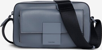 Calvin Klein Crossbody Bag in Blue: front