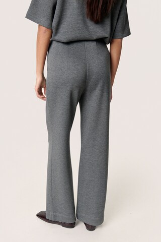 SOAKED IN LUXURY Wide leg Pants in Grey