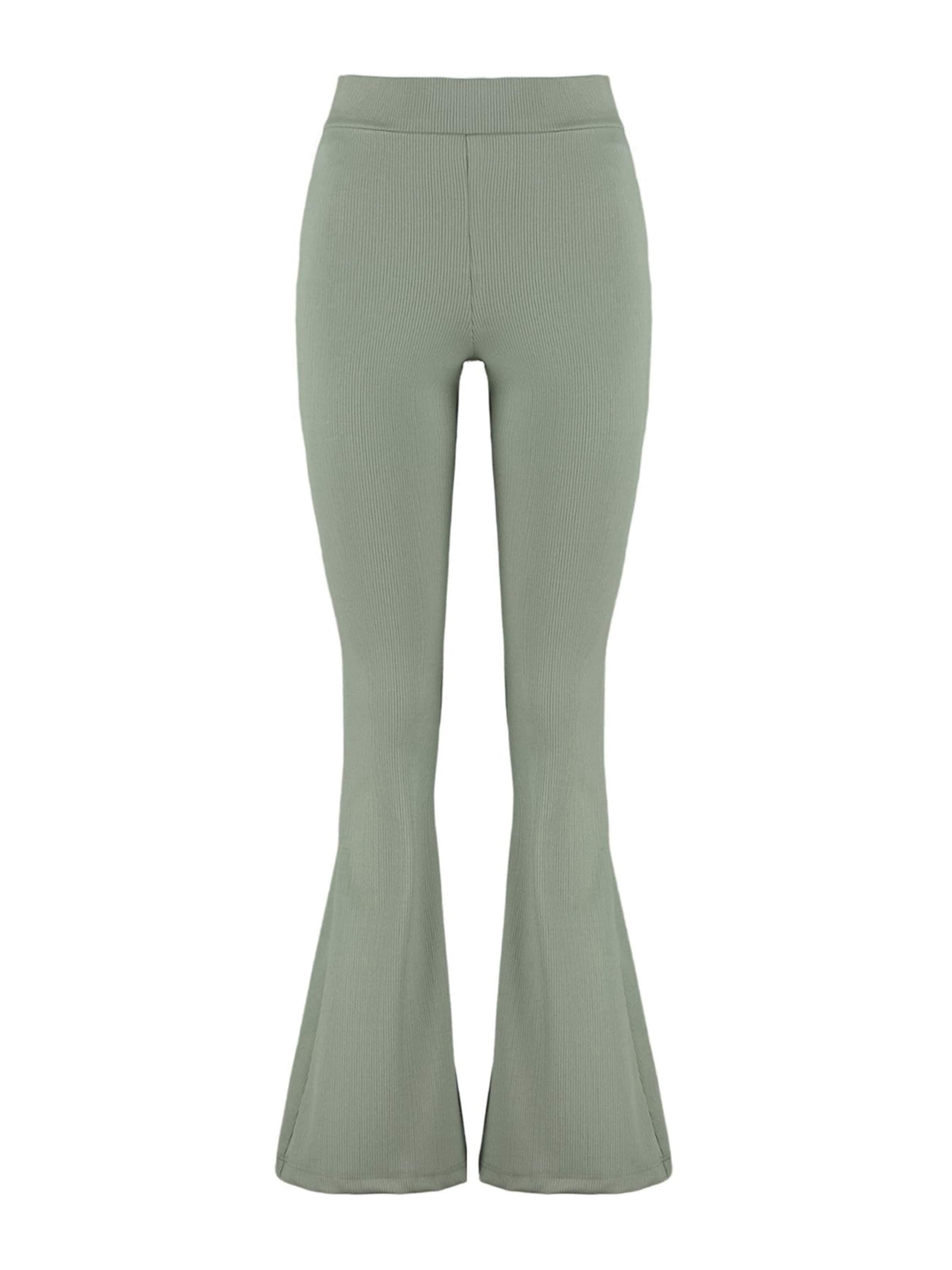 Pantaloni de la Trendyol pe verde: față