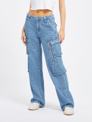 GUESS Loose fit Cargo Jeans in Blue: front