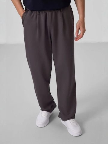 Tommy Life Trousers in Grey: front