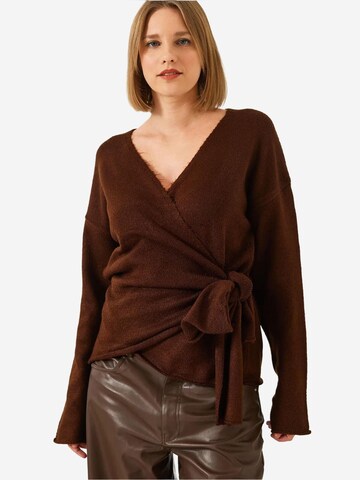 Pullover di Bianco Lucci in marrone: frontale