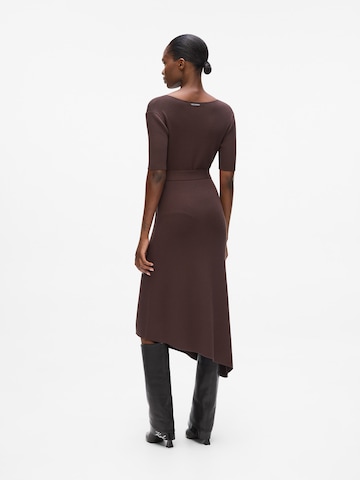 Rochie tricotat de la Karl Lagerfeld pe maro
