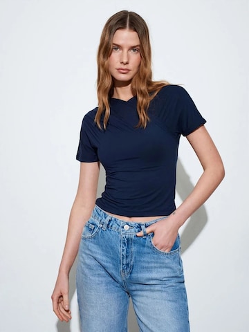 Dilvin - Blusa em azul: frente