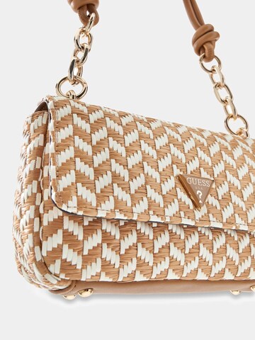 GUESS Schultertasche 'Tessi' in Braun