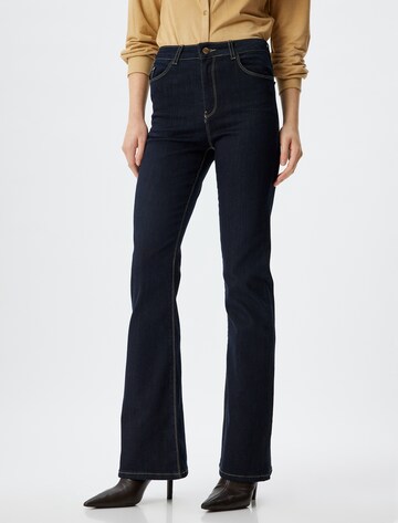 Koton Flared Jeans in Blauw: voorkant