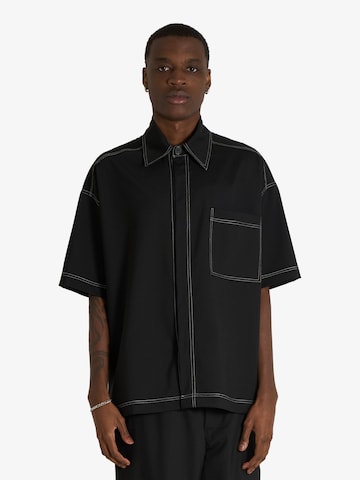 Coupe regular Chemise DARK LABEL en noir : devant