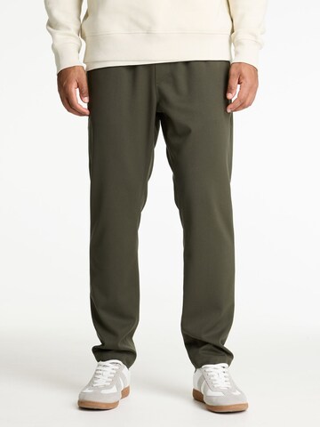 Regular Pantalon chino 'Stone Dual' CHASIN' en vert : devant