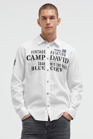 CAMP DAVID Regular fit Skjorta i vit: framsida