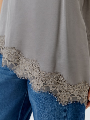 OUI Top in Grey