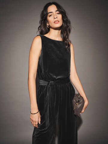 Next Jumpsuit in Zwart